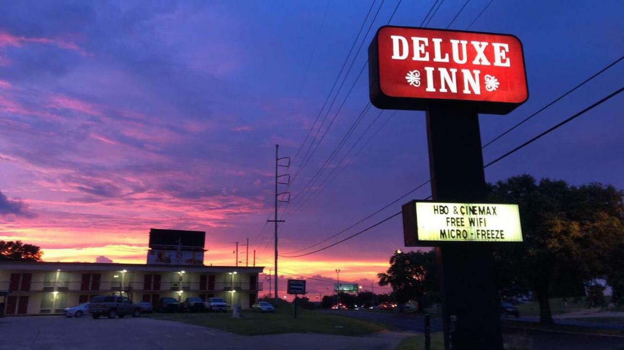 Deluxe Inn Natchez Bagian luar foto
